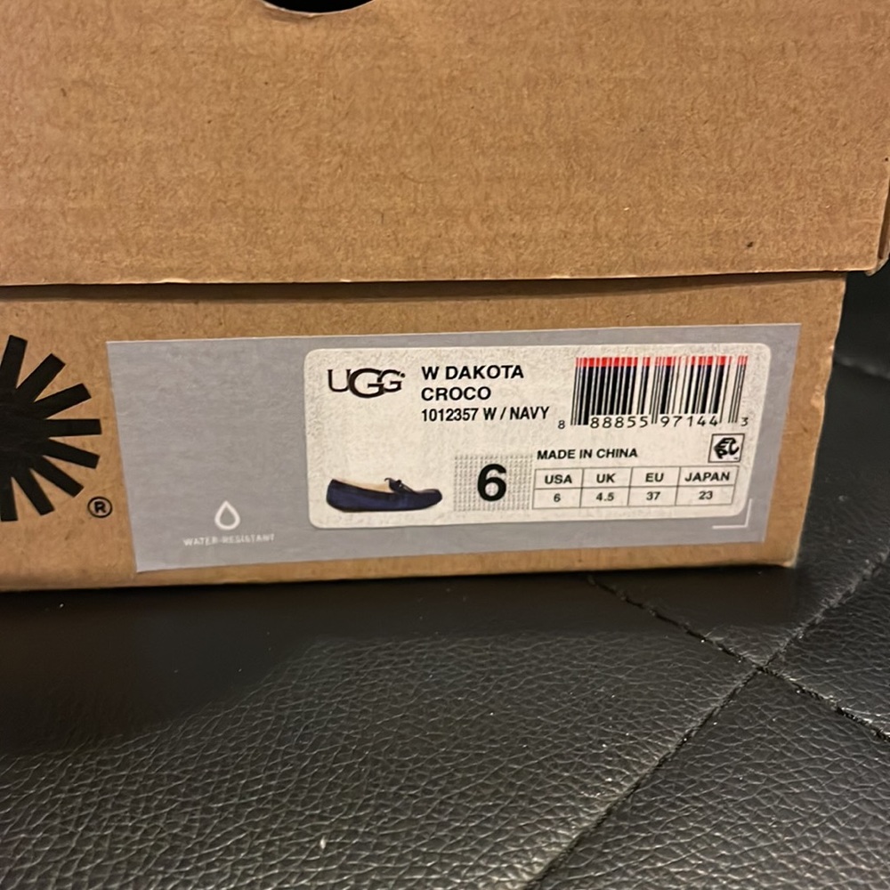 (SOLD) UGG Dakota moccasins - Picture 8 of 8